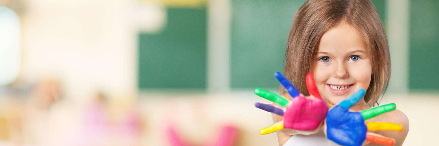 Young girl with hands painted in palos heights, il