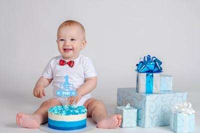 Baby smiling next to birthday cake, palos heights IL
