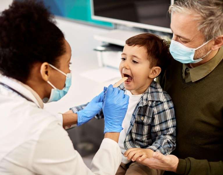 Dentist checking a kids mouth, palos heights IL
