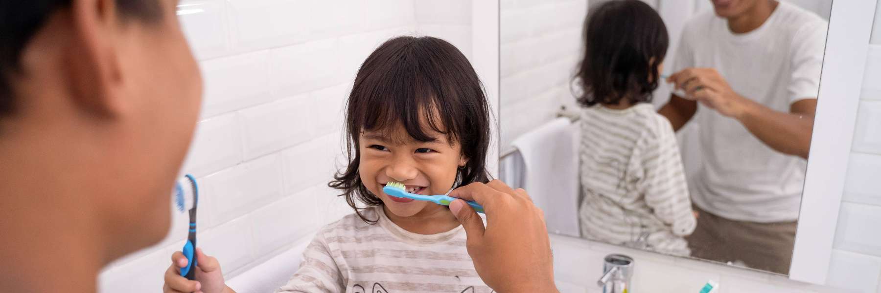A father and daughter brushing their teeth | pediatric dentist near chicago